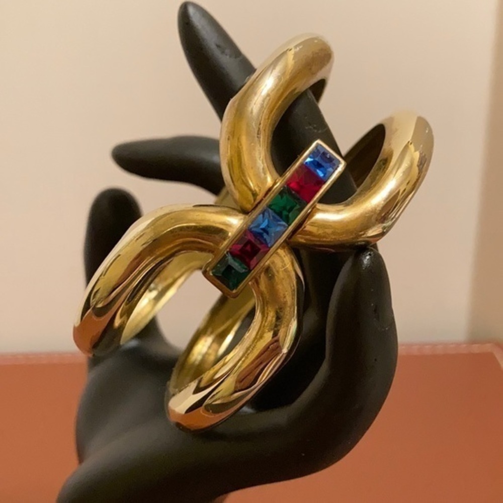 Vintage gold tone snap hinged bangle with colored crystal stones - Picture 2 of 5